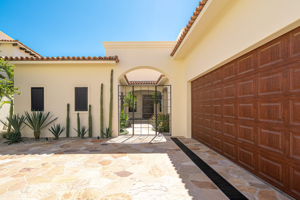 Los Cabos Fundadores Villa Maralta 62 offers contemporary coastal living in Puerto Los Cabos.This newly built 5-bedroom residence is designed around seamless indoor-outdoor flow, with main living areas opening toward the terrace, pool, and ocean – 36 El Encanto, San Jose del Cabo, BS