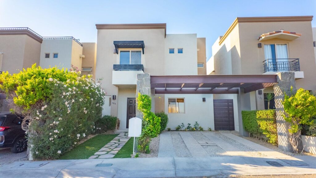 Los Cabos Cumbre Del Tezal Luxury finishes include marble flooring, wood kitchen with granite countertops, built-in wooden closets in all bedrooms, and vanities with tempered glass shower doors in all 3.5 baths. Fully equipped with 5 Gree inverter mini-split A/C units (3 × 1-ton, 2 × 2-ton), LG 22' French Door refrigerator, Whirlpool gas stove, and 1.7 cu ft microwave hood. Additional features: rooftop with bar, grill & sink, private terrace, storage, WiFi smart lock, private 5,000-liter cistern, and termite prevention system. Community: pool, gym, sports courts, kids' area, 3 clubhouses & 24/7 gated security – Albatros, Cabo Corridor, BS