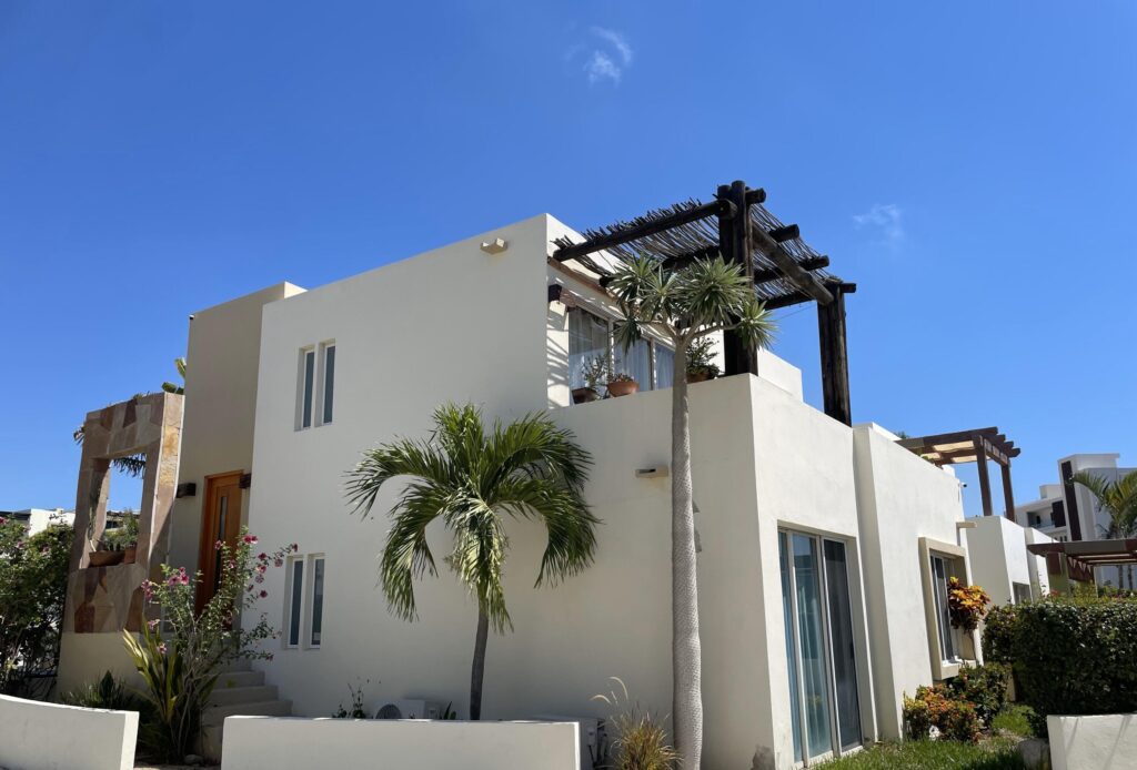 Los Cabos Camino Del Mar A unique opportunity to acquire a furnished home with 3 bedrooms, 2 and a ½ baths, 2 car garage, patio, and a rooftop with ocean, mountain and golf course for sale
