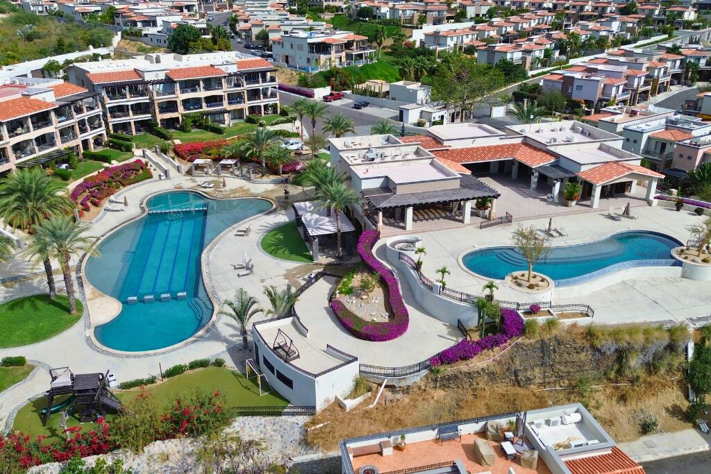 Los Cabos Cabo Del Mar Ecopark This modern-designed home stands out for its spacious areas, excellent layout, and full equipment, positioning itself as one of the most complete properties currently available within the development.The property combines functionality, comfort, and private outdoor spaces, making it ideal for those seeking a comfortable residence or an investment in a constantly growing area of Cabo San Lucas. – Casa 6, Cabo Corridor, BS