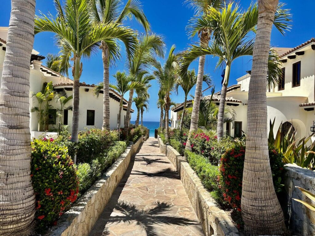 Los Cabos Lucca Tower Lucca Tower 208 is a luxurious 2-bed, 2-bath apartment in El Tezal, Cabo San Lucas. Enjoy stunning for sale