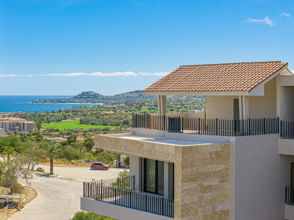 Los Cabos Paraiso Del Tezal Penthouse in Cabo San Lucas - Paraíso del Tezal #401An exclusive, one-of-a-kind custom penthouse in the heart of El Tezal.Fully furnished with designer décor and move-in ready this property combines elegance, comfort, and breathtaking for sale