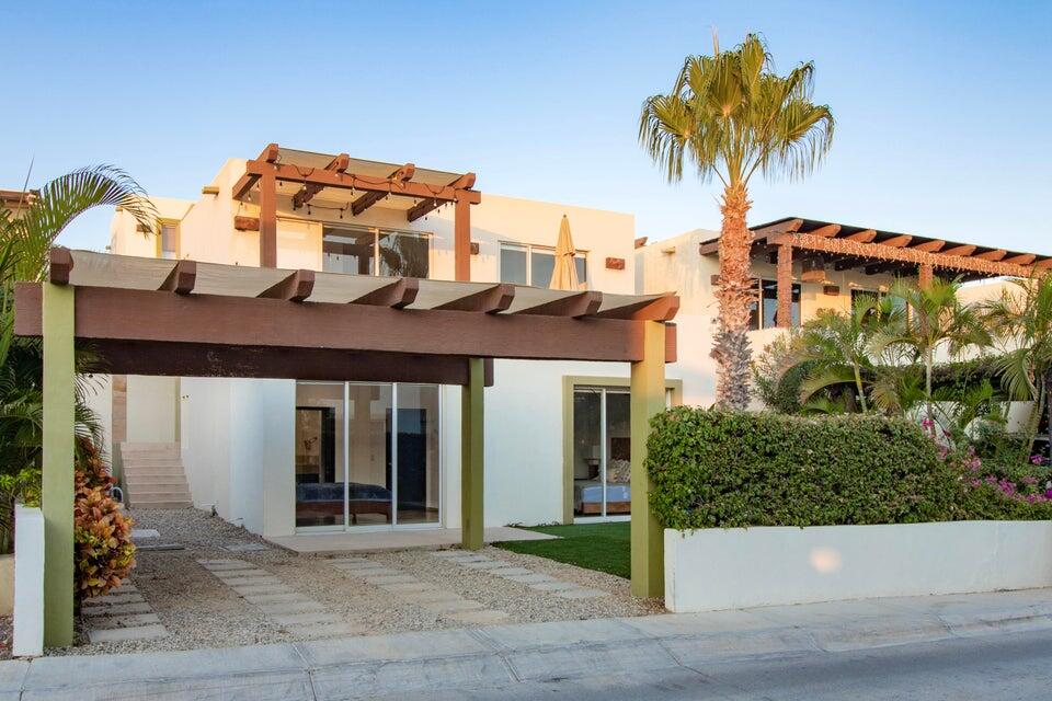 Los Cabos Privanzas Price improvement! This fabulous family home is back on the market in the much sought after area of Privanzas in El Tezal. With a pool, tennis courts and racketball facilities, a communal gym and a kiddy park for the community. This home has been renovated. It has been recently waterproofed and has hurricane shutters for your protection. For your convenience there is a new plaza built just outside, steps away from a pizza and a drink. A perfect family home in El Tezal. Come and see it today. – G3 Los Sirenas, Cabo Corridor, BS