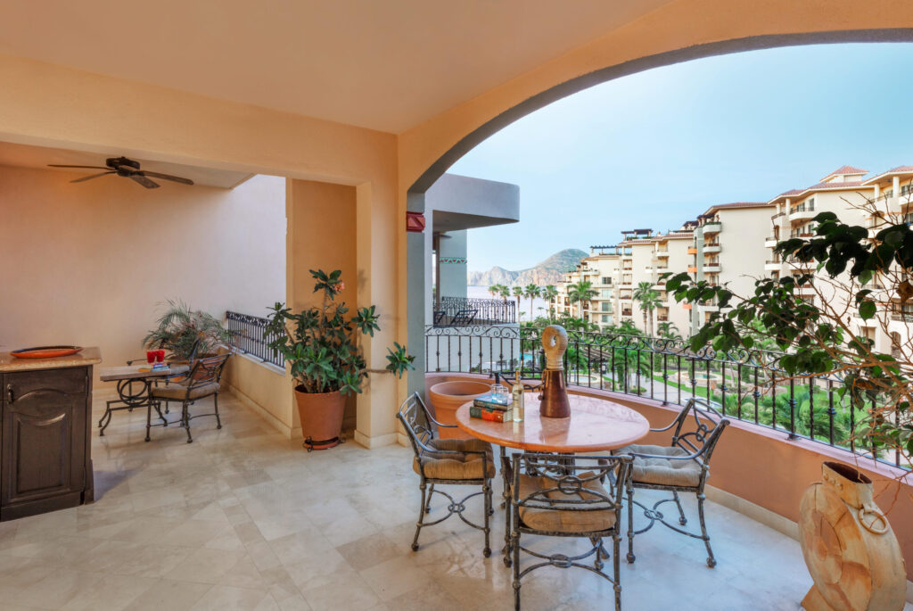 Los Cabos Centro-Sjd Equipped with appliances and air conditioning, perfect for investment or to live, it is located in the heart of San José del Cabo, you can walk to restaurants, galleries, the beach, shops, not to mention that it is right next to Centenario Avenue which allows easy access to the transpeninsular highway, to the Roas to Puerto los Cabos and Cabo del Este. The building has underground parking, elevator and a rooftop with a beautiful – K.M. 0.5 Camino Viejo a San José, Cabo San Lucas, BS