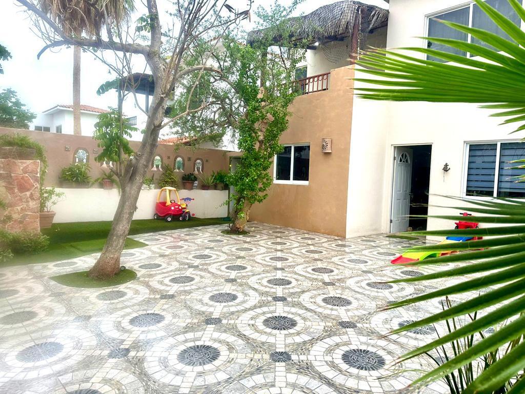 Los Cabos La Cima Descubre esta acogedora casa en La Cima, ubicada en una zona tranquila del corredor turístico de Los Cabos.La propiedad de dos niveles ofrece un diseño funcional con 2 rec/3 baños, ideal tanto para vivir tiempo completo y para inversión vacacional.En planta baja encontrarás espacios bien distribuidos que incluyen área de sala, comedor y cocina, creando un ambiente práctico para la vida diaria.En el segundo nivel se encuentra una estancia adicional, perfecta como sala de TV, oficina o área familiar, la cual tiene el potencial de convertirse en una tercera recámara, brindando mayor flexibilidad según las necesidades del propietario.Ubicada en una zona con fácil acceso a supermercados servicios y playas, esta casa combina comodidad, privacidad y excelente potencial de plusvalía en Discover this inviting home in La Cima, located in a quiet area of the Los Cabos tourist corridor. This two-story property offers a functional design with 2 bedrooms and 3 bathrooms, ideal for full-time living or as a vacation investment. On the ground floor, you'll find well-distributed spaces including a living room, dining room, and kitchen, creating a practical environment for everyday living. The second floor features an additional room, perfect as a TV room, office, or family area, which has the potential to be converted into a third bedroom, providing greater flexibility according to the owner's needs. Located in an area with easy access to supermarkets, services, and beaches, this home combines comfort, privacy, and excellent appreciation potential in Los Cabos. – Residencia Mediterranea 41, Cabo Corridor, Cabo Corridor, BS
