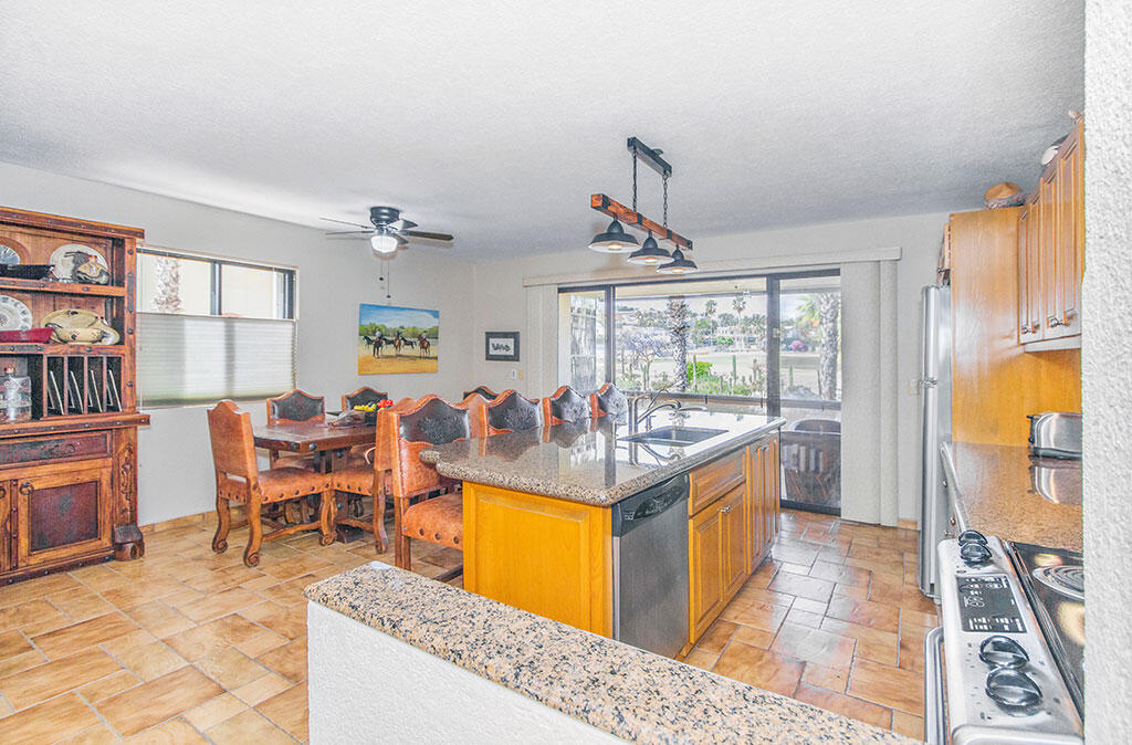Los Cabos Club La Costa Beautiful custom-made, extra-large one-bedroom condo in Club La Costa Phase 2. This second-floor home is the size of a typical 2-bedroom, offering a far more spacious layout than any other 1BR in the community. It features a huge kitchen, high-quality floors, stunning carpentry, and beautiful brand-new high-quality shutters. Every detail was thoughtfully designed by the owners, and it truly shows. Enjoy a lovely terrace with open – Retorno Punta Gorda, San Jose del Cabo, BS