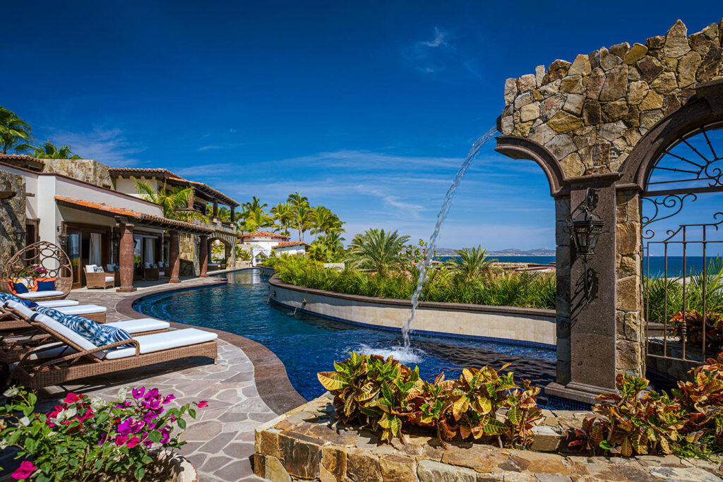 Los Cabos Vista Vela Sunset This property features 4 bedrooms and 4.5 bathrooms, an open-concept living and dining area, and a well-distributed kitchen. The design integrates indoor and outdoor living with a private garden, terrace, and a large private rooftop, perfect to create a lounge, BBQ area, or entertainment space.Additional features include covered parking and generous outdoor areas that enhance the lifestyle experience.Amenities:6 swimming poolsFully equipped fitness centerClubhousePadel and pickleball courtsLandscaped gardens and green areasPutting green24/7 gated securityControlled accessIdeal as a primary residence or investment property in Cabo San Lucas. – Villa Encanto, Palmilla Cove 5, San Jose Corridor, San Jose Corridor, BS