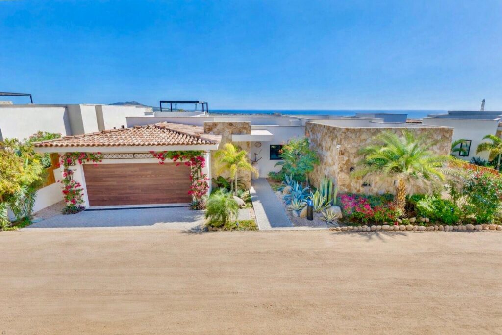 Los Cabos El Tule-Inland:General Rare investor opportunity in the San José Corridor. 2 luxury residences fully completed and move-in ready. 8 additional units with land secured and full blueprints in place -- ready to build to buyer's vision. At – El Tule, San Jose Corridor, BS