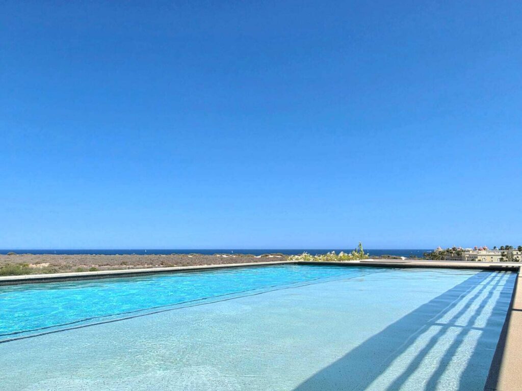 Los Cabos Amaterra Corner unit- Amaterra 304 D - is ideally located just 350 meters from Medano Beach, within the Amaterra Phase 2 building. This condo features 2 bedrooms and 2 full bathrooms, and is offered fully furnished and equipped, with one assigned parking space. It's a great option whether you're looking for a comfortable place to live or a property with rental potential.Residents enjoy access to a shared rooftop with a pool and beautiful – SALOMON DE LA CRUZ 301, Cabo Corridor, BS